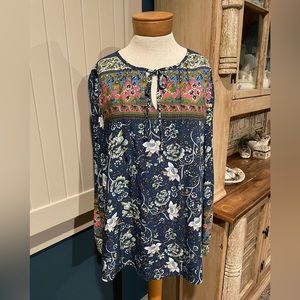 Umgee top in excellent condition. Size XL